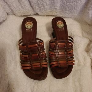 Like new size 8 earth shoes leather